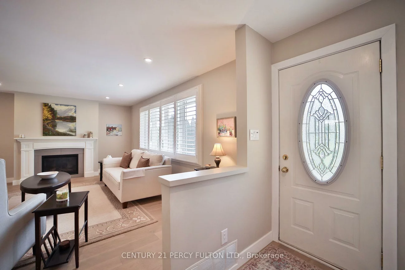 1520, Rebecca, 1017 - SW Southwest, Oakville