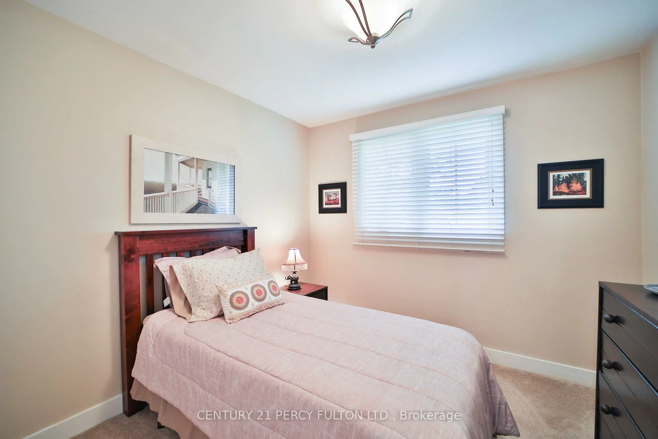 1520, Rebecca, 1017 - SW Southwest, Oakville