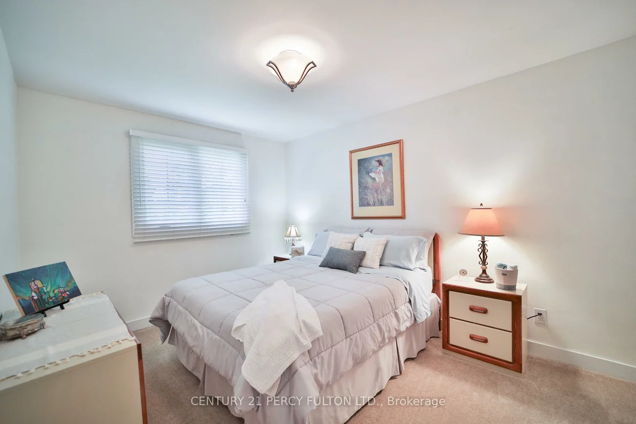 1520, Rebecca, 1017 - SW Southwest, Oakville
