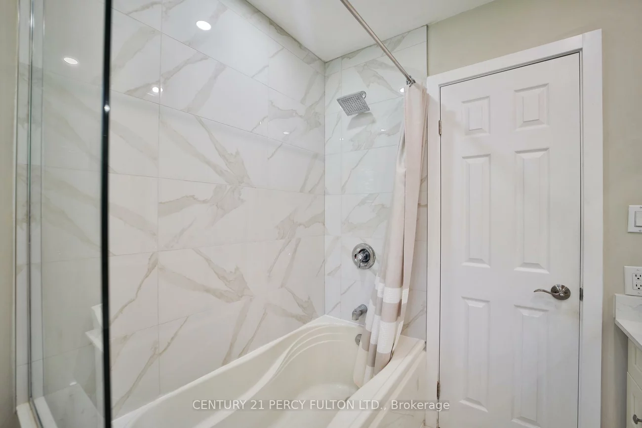 1520, Rebecca, 1017 - SW Southwest, Oakville