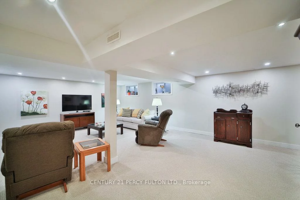 1520, Rebecca, 1017 - SW Southwest, Oakville