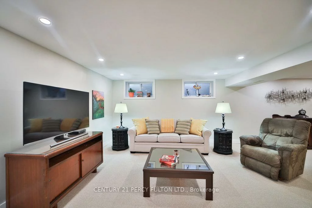 1520, Rebecca, 1017 - SW Southwest, Oakville