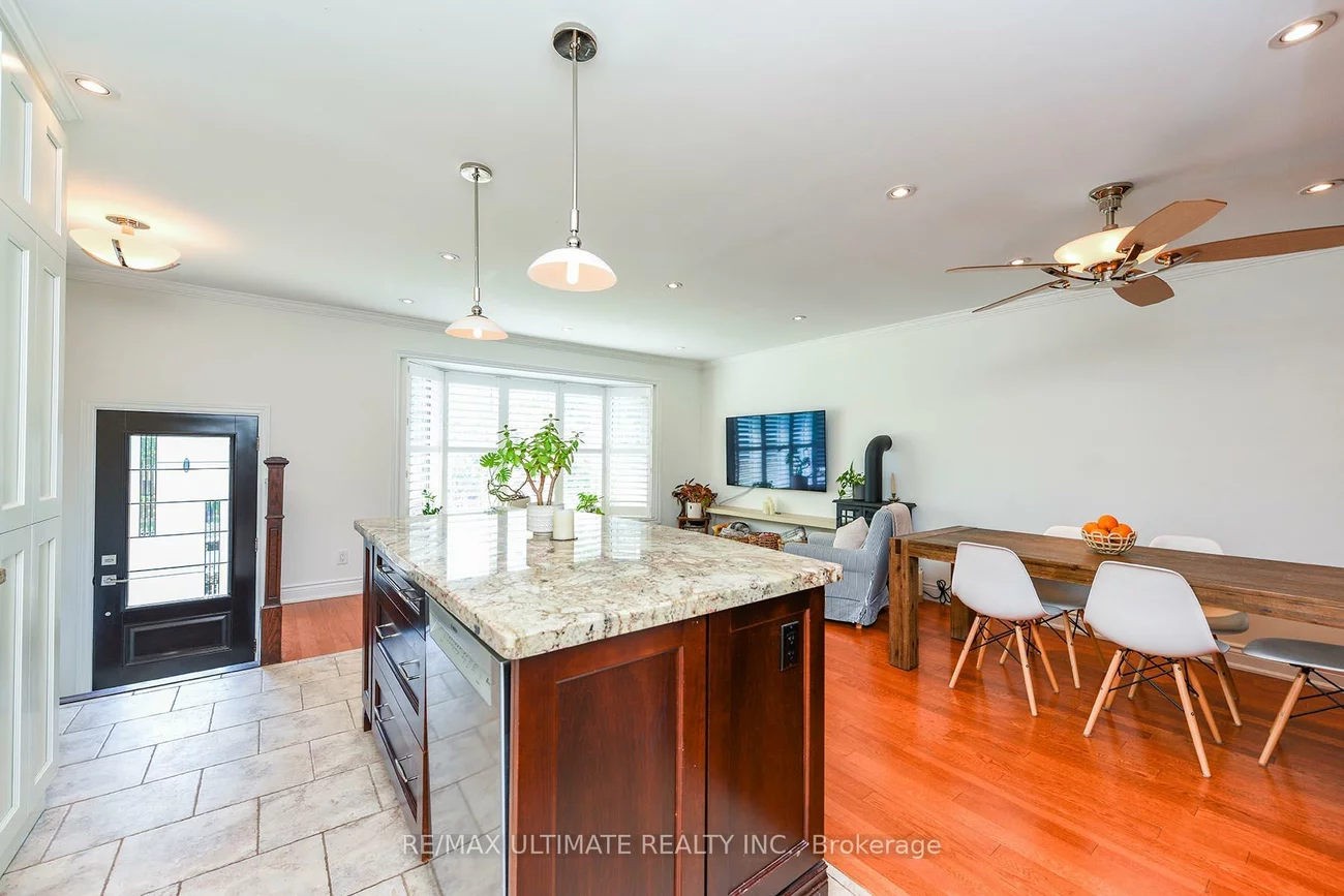 89, Mccraney, 1003 - CP College Park, Oakville