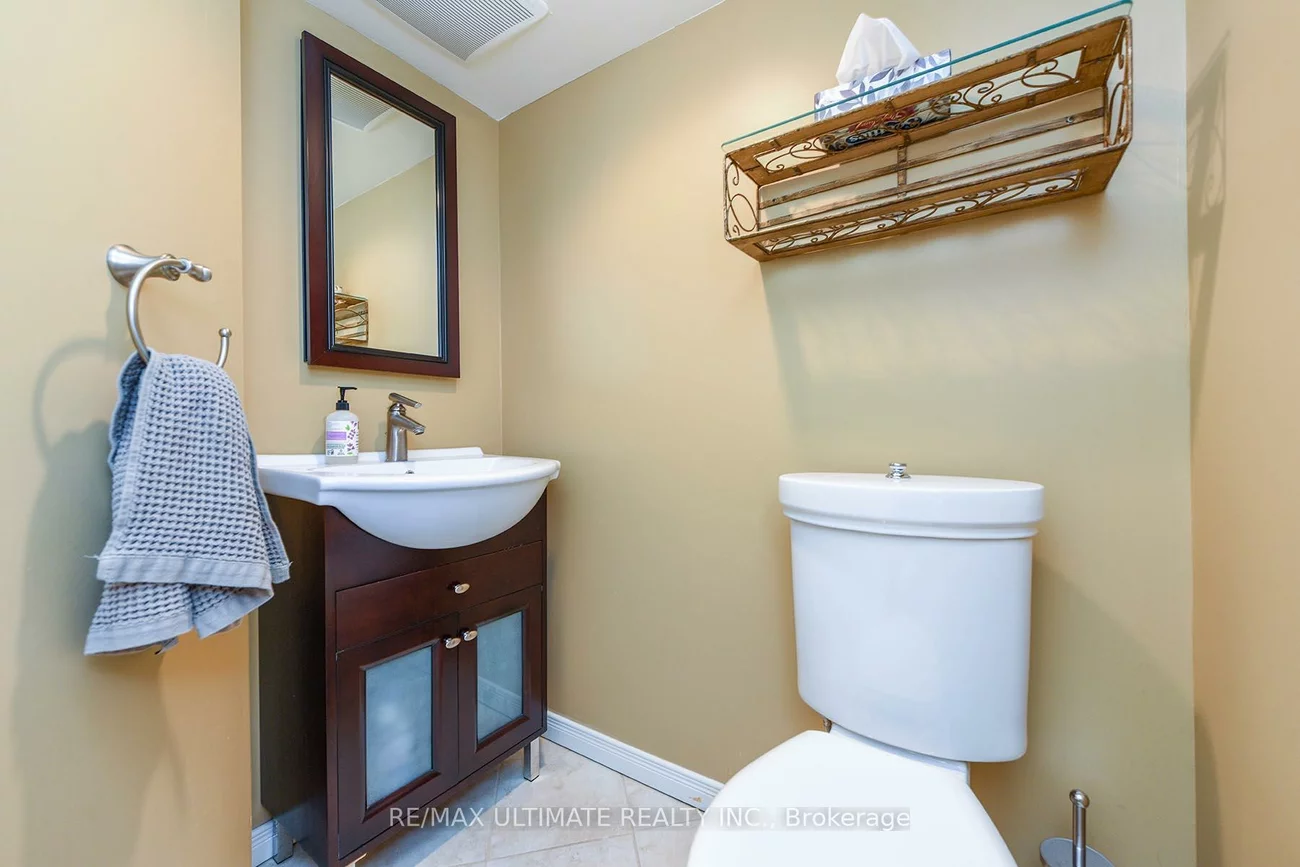 89, Mccraney, 1003 - CP College Park, Oakville