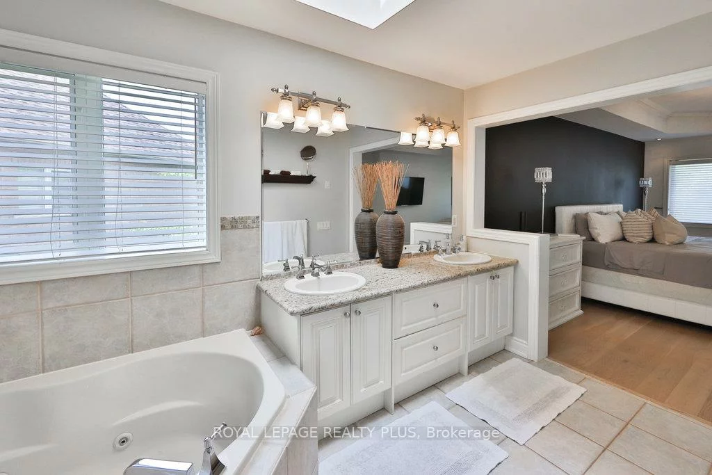 3321, Springflower, 1001 - BR Bronte, Oakville