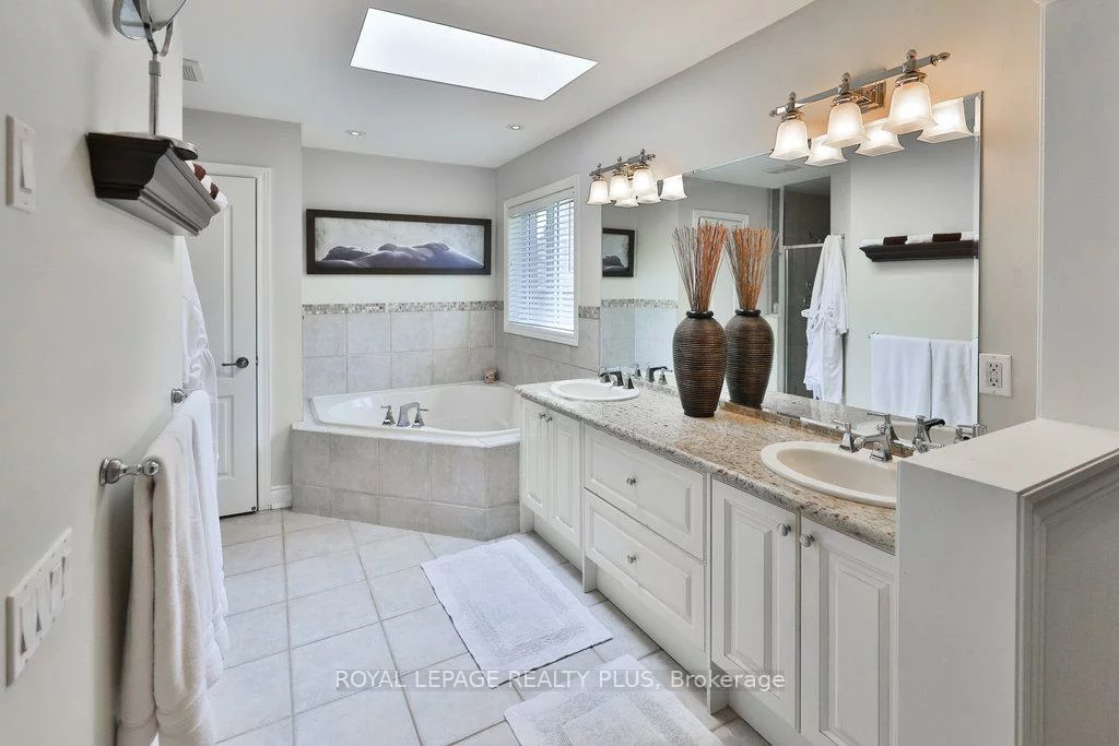 3321, Springflower, 1001 - BR Bronte, Oakville
