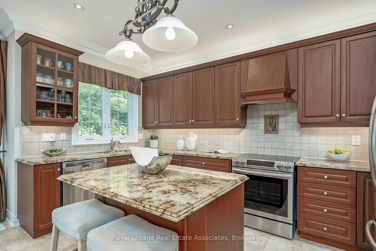2257, Adirondak, 1022 - WT West Oak Trails, Oakville