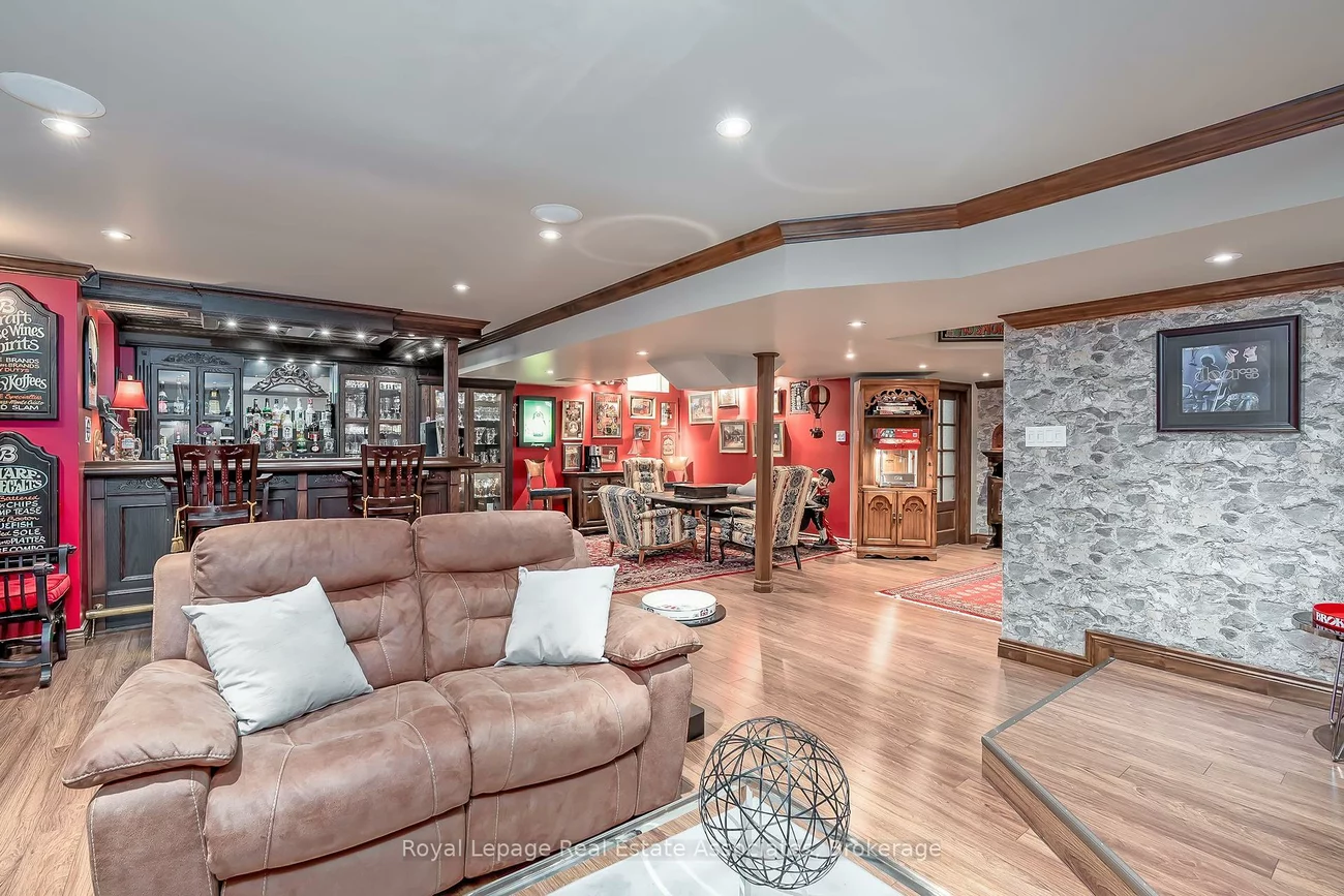 2257, Adirondak, 1022 - WT West Oak Trails, Oakville