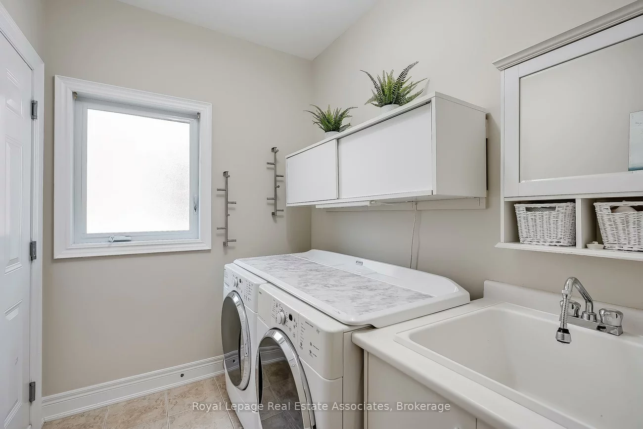 2257, Adirondak, 1022 - WT West Oak Trails, Oakville