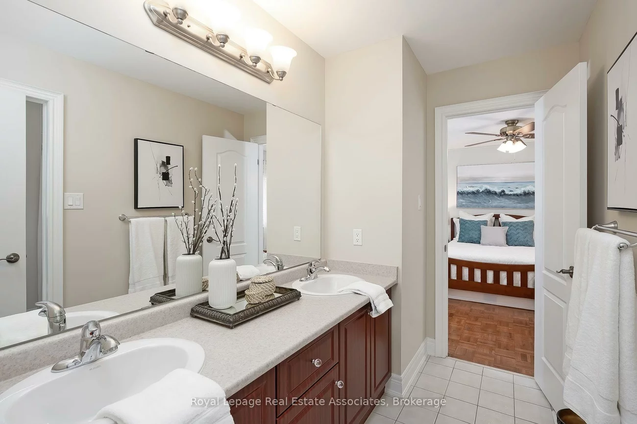 2257, Adirondak, 1022 - WT West Oak Trails, Oakville