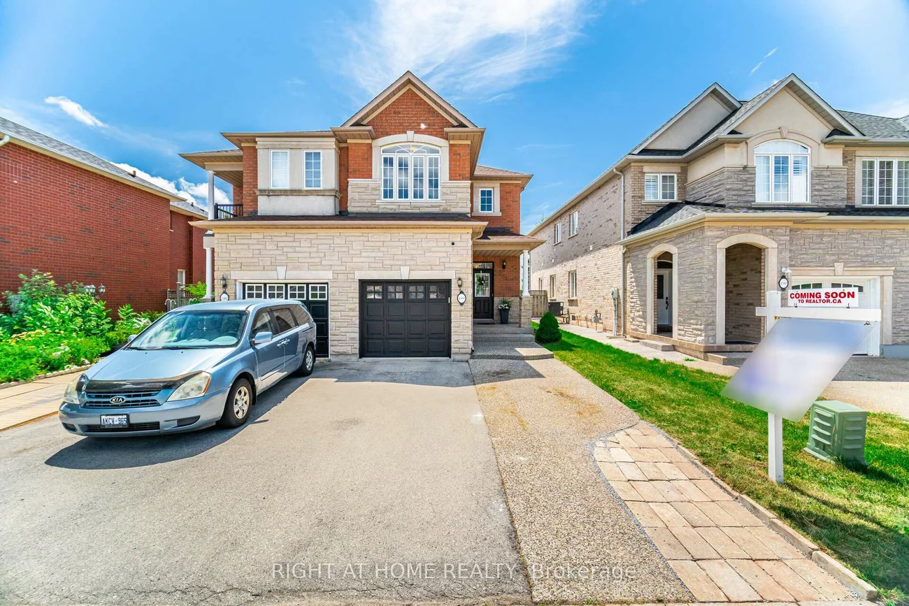 2304, Newcastle, 1022 - WT West Oak Trails, Oakville
