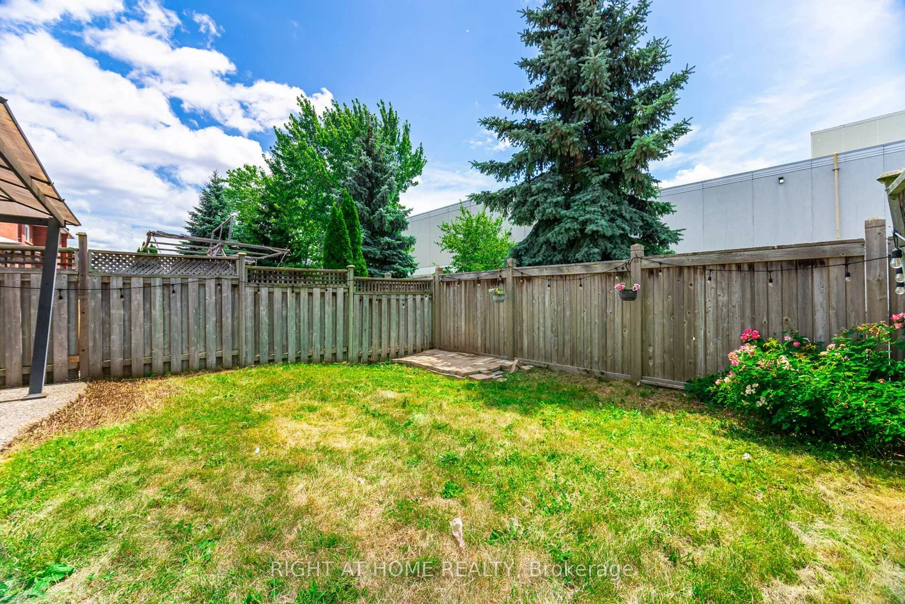 2304, Newcastle, 1022 - WT West Oak Trails, Oakville