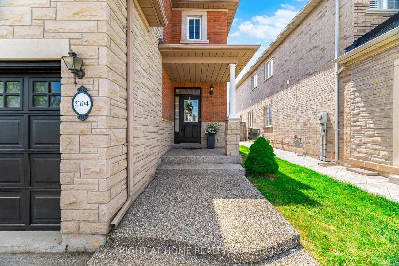 2304, Newcastle, 1022 - WT West Oak Trails, Oakville