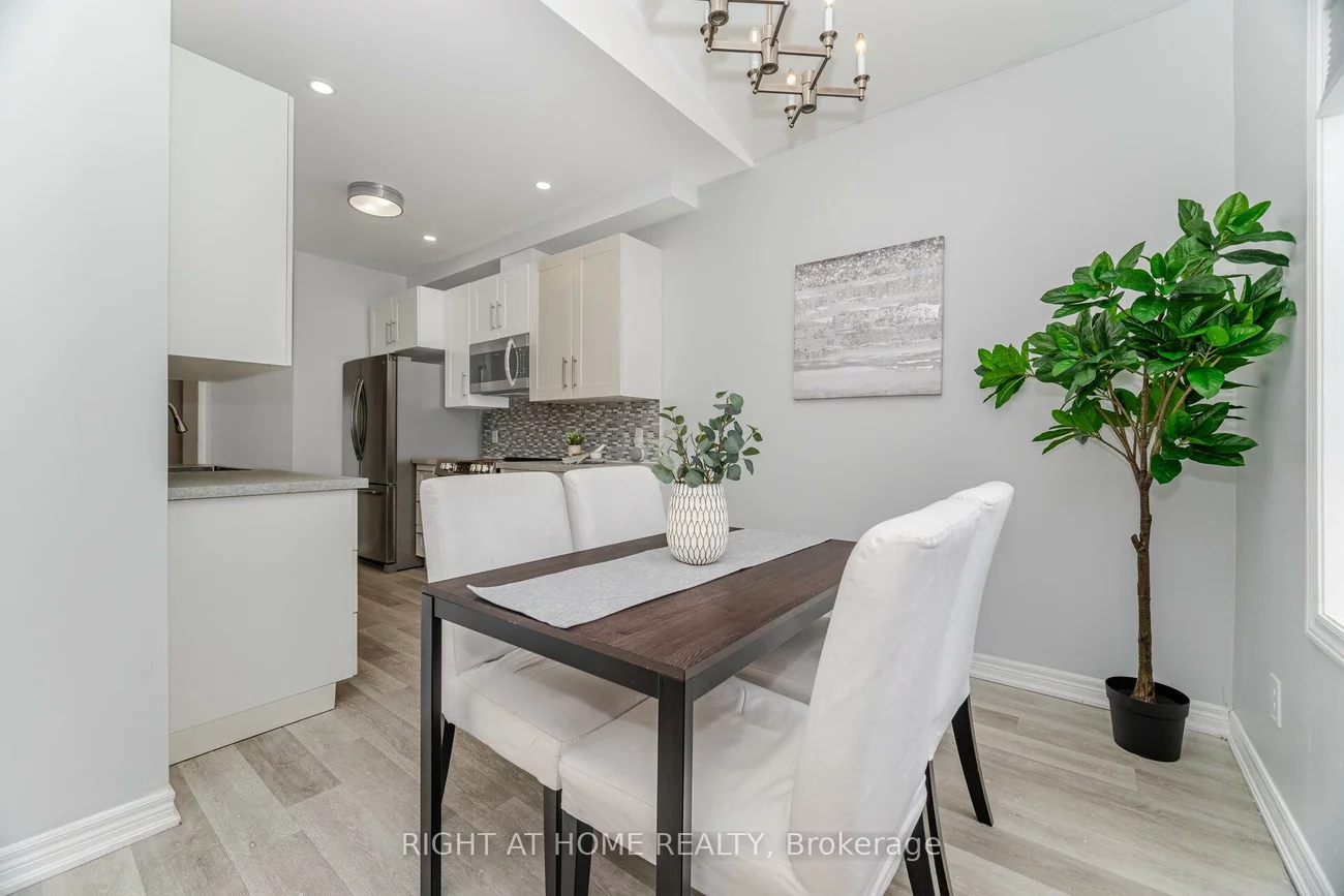 2304, Newcastle, 1022 - WT West Oak Trails, Oakville