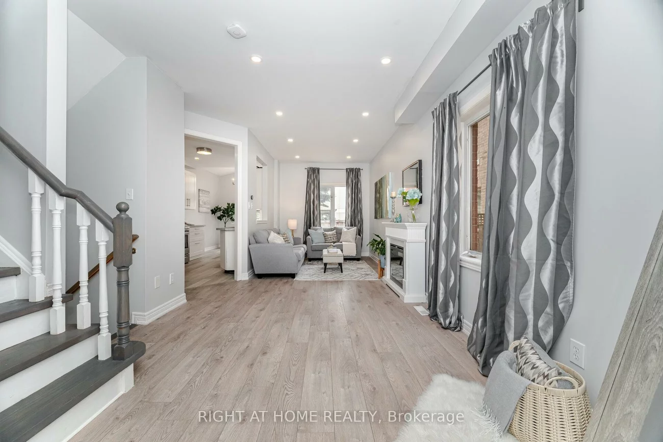 2304, Newcastle, 1022 - WT West Oak Trails, Oakville