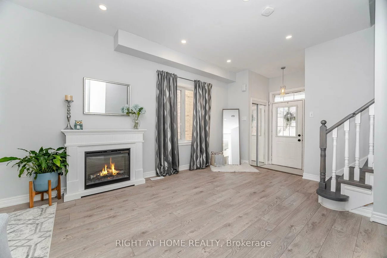 2304, Newcastle, 1022 - WT West Oak Trails, Oakville
