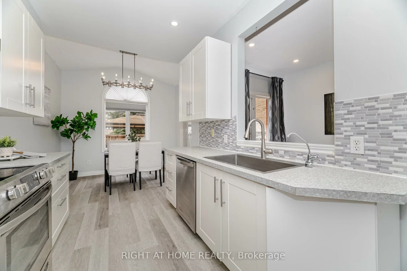 2304, Newcastle, 1022 - WT West Oak Trails, Oakville
