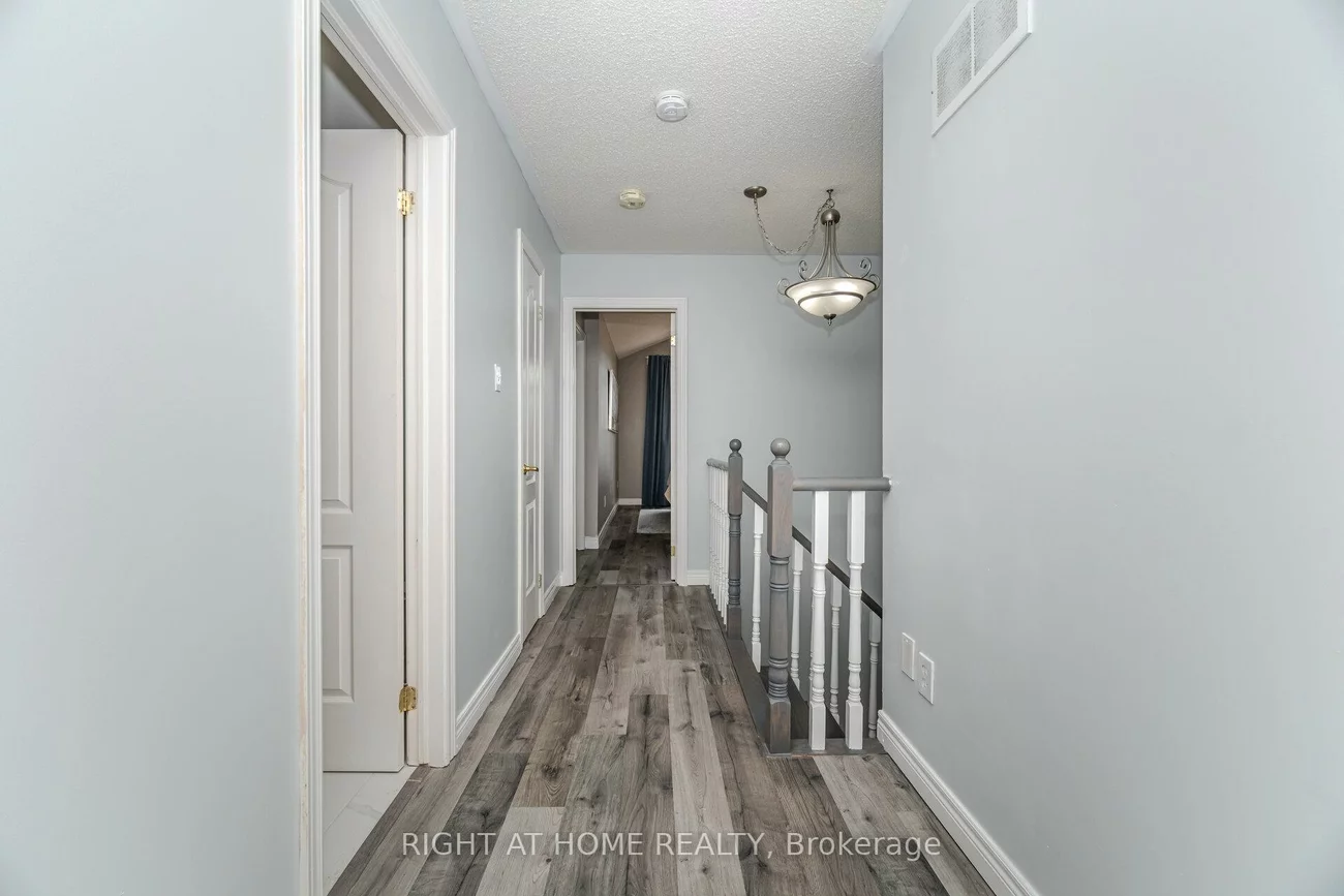 2304, Newcastle, 1022 - WT West Oak Trails, Oakville