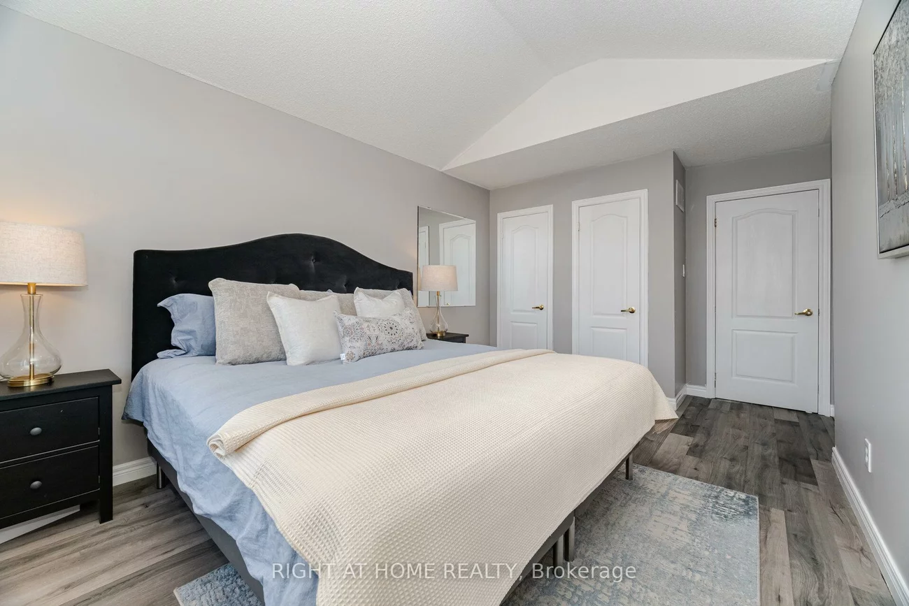 2304, Newcastle, 1022 - WT West Oak Trails, Oakville