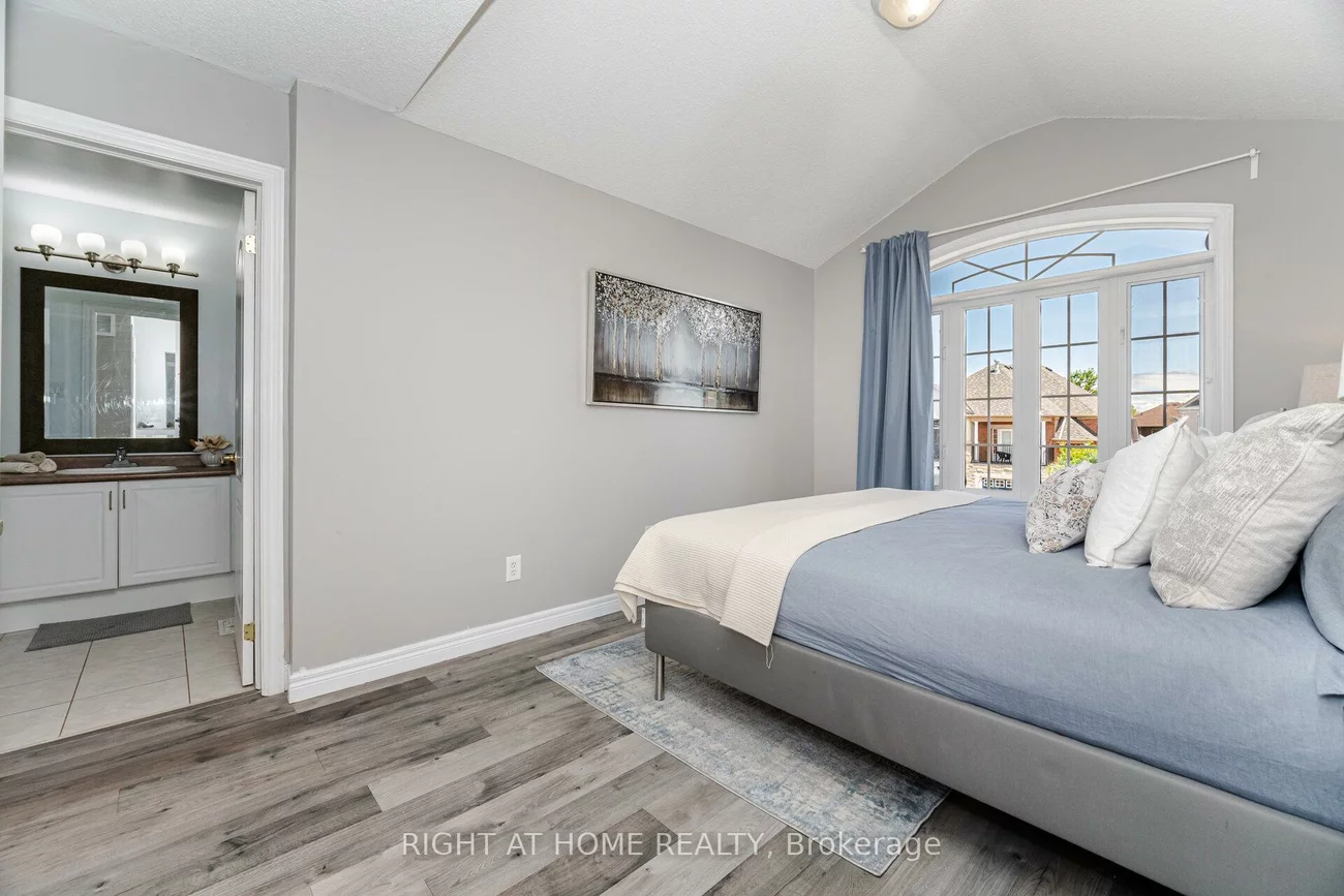 2304, Newcastle, 1022 - WT West Oak Trails, Oakville