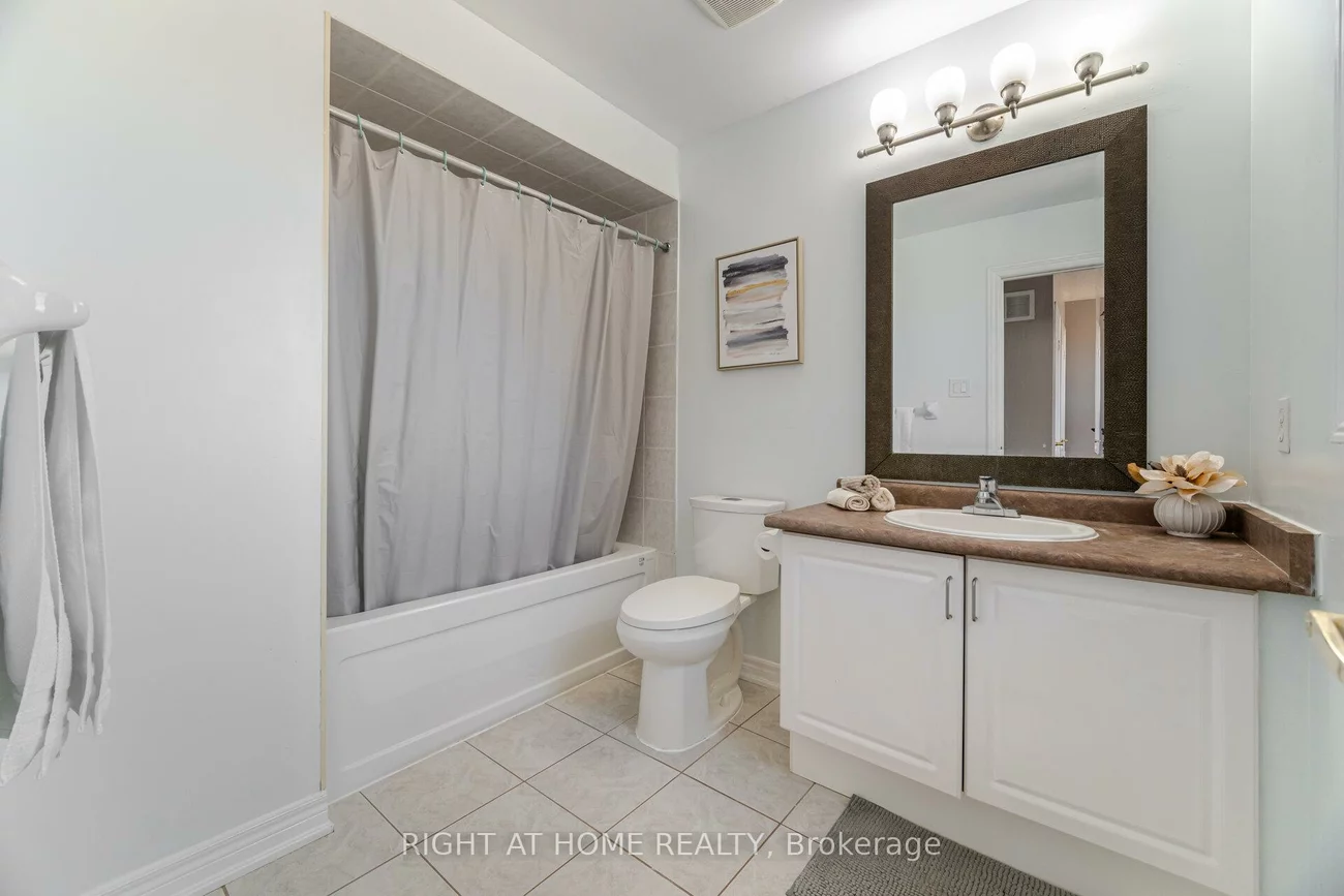 2304, Newcastle, 1022 - WT West Oak Trails, Oakville