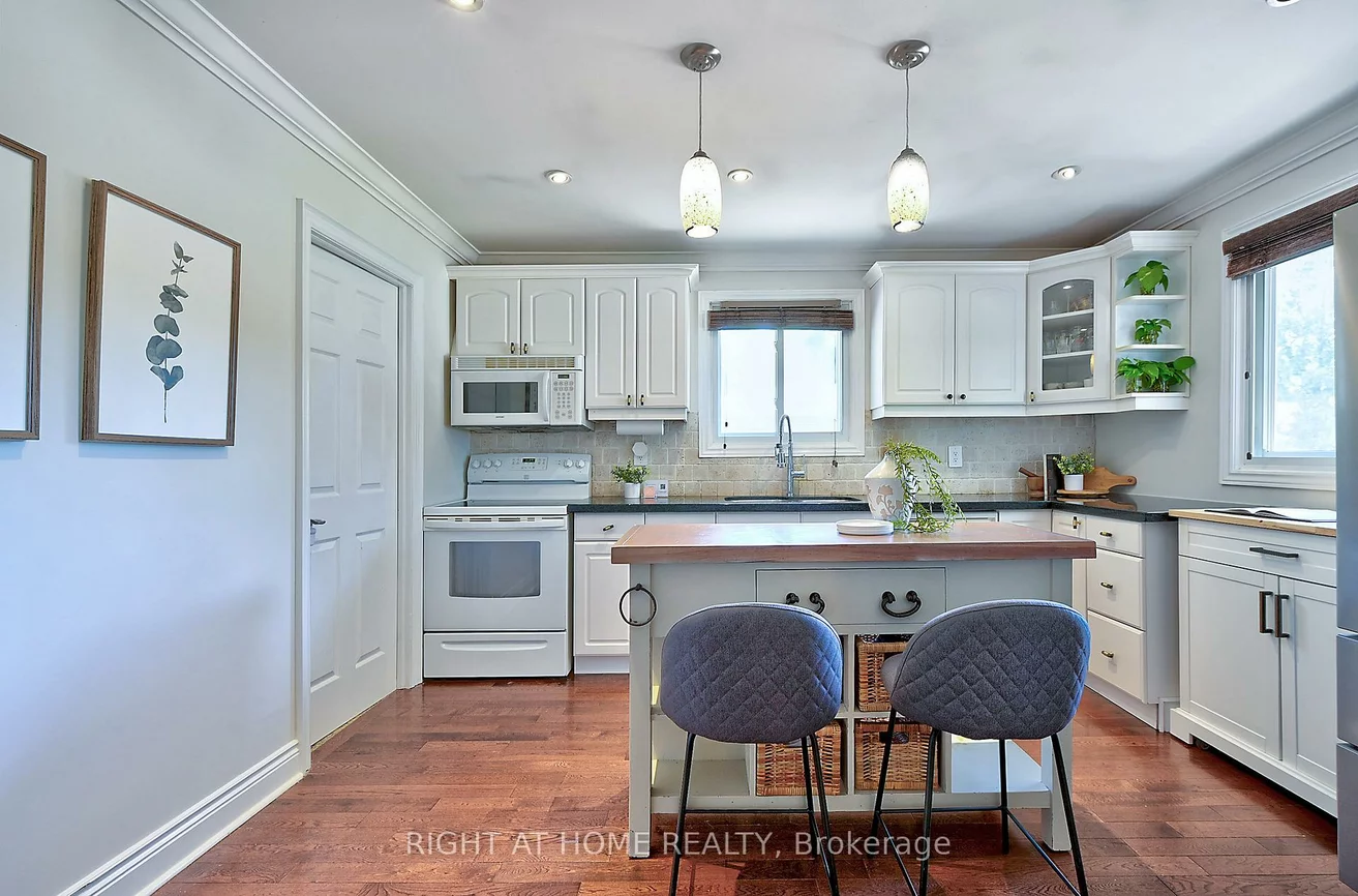 1358, Odessa, 1003 - CP College Park, Oakville