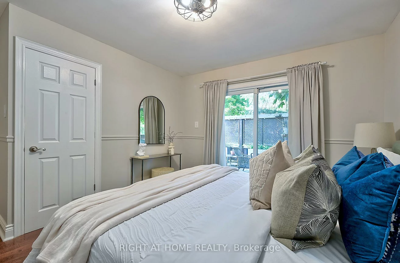 1358, Odessa, 1003 - CP College Park, Oakville