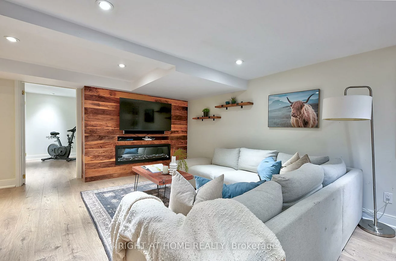 1358, Odessa, 1003 - CP College Park, Oakville