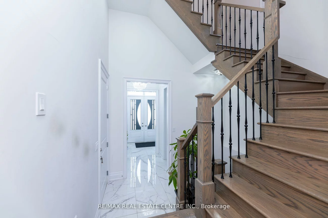 3422, Post, 1008 - GO Glenorchy, Oakville