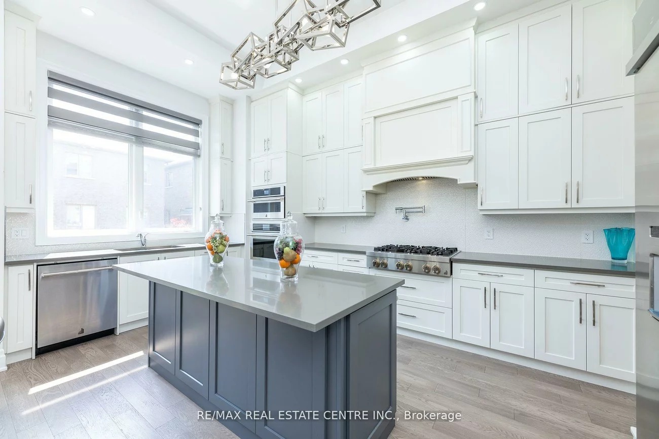 3422, Post, 1008 - GO Glenorchy, Oakville