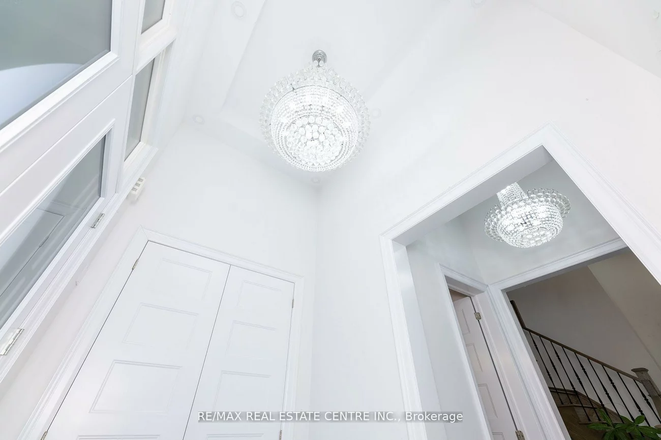 3422, Post, 1008 - GO Glenorchy, Oakville
