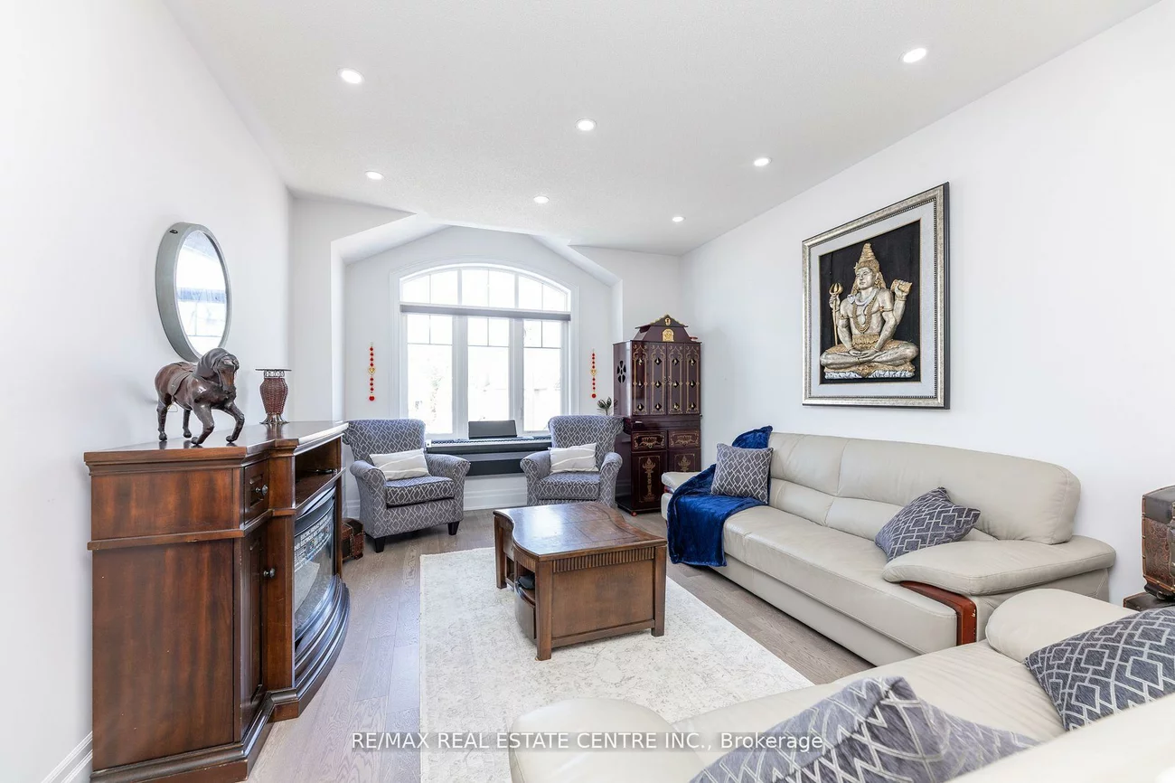 3422, Post, 1008 - GO Glenorchy, Oakville