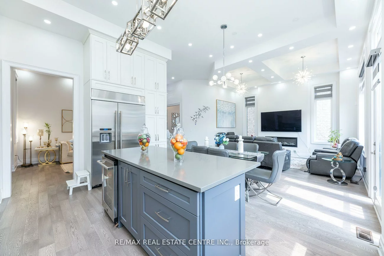 3422, Post, 1008 - GO Glenorchy, Oakville