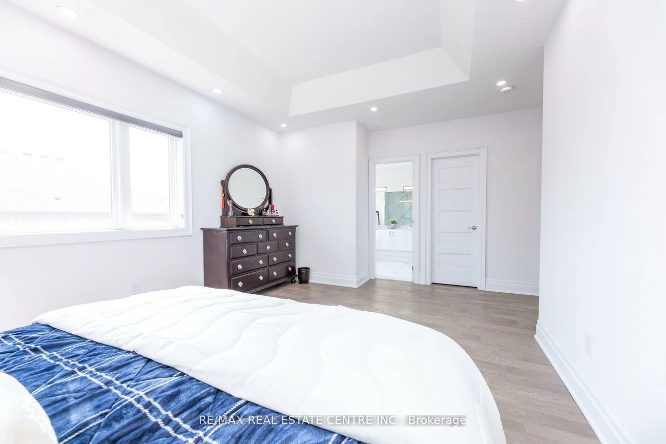 3422, Post, 1008 - GO Glenorchy, Oakville