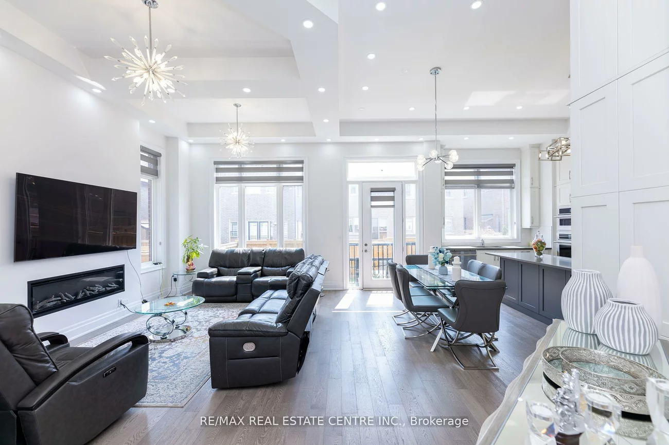 3422, Post, 1008 - GO Glenorchy, Oakville