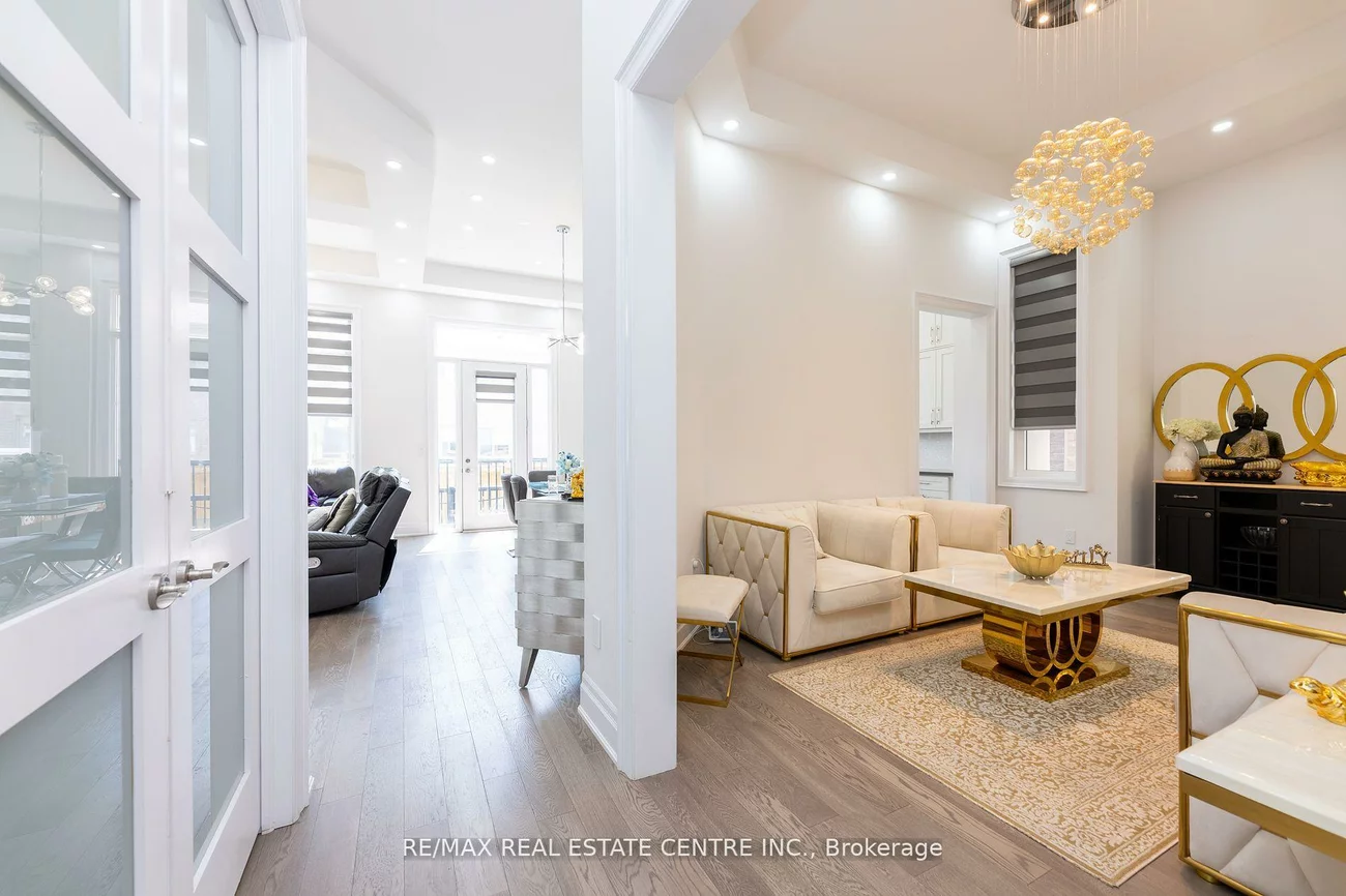 3422, Post, 1008 - GO Glenorchy, Oakville