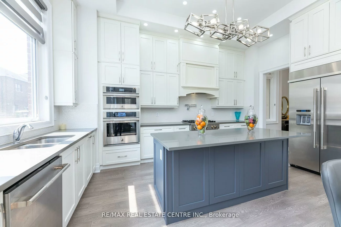 3422, Post, 1008 - GO Glenorchy, Oakville