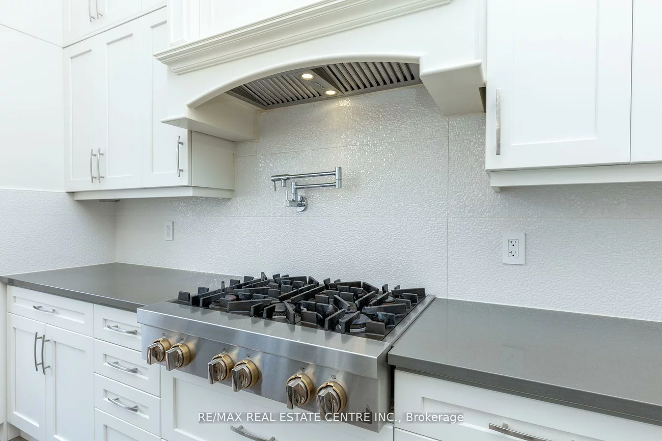 3422, Post, 1008 - GO Glenorchy, Oakville