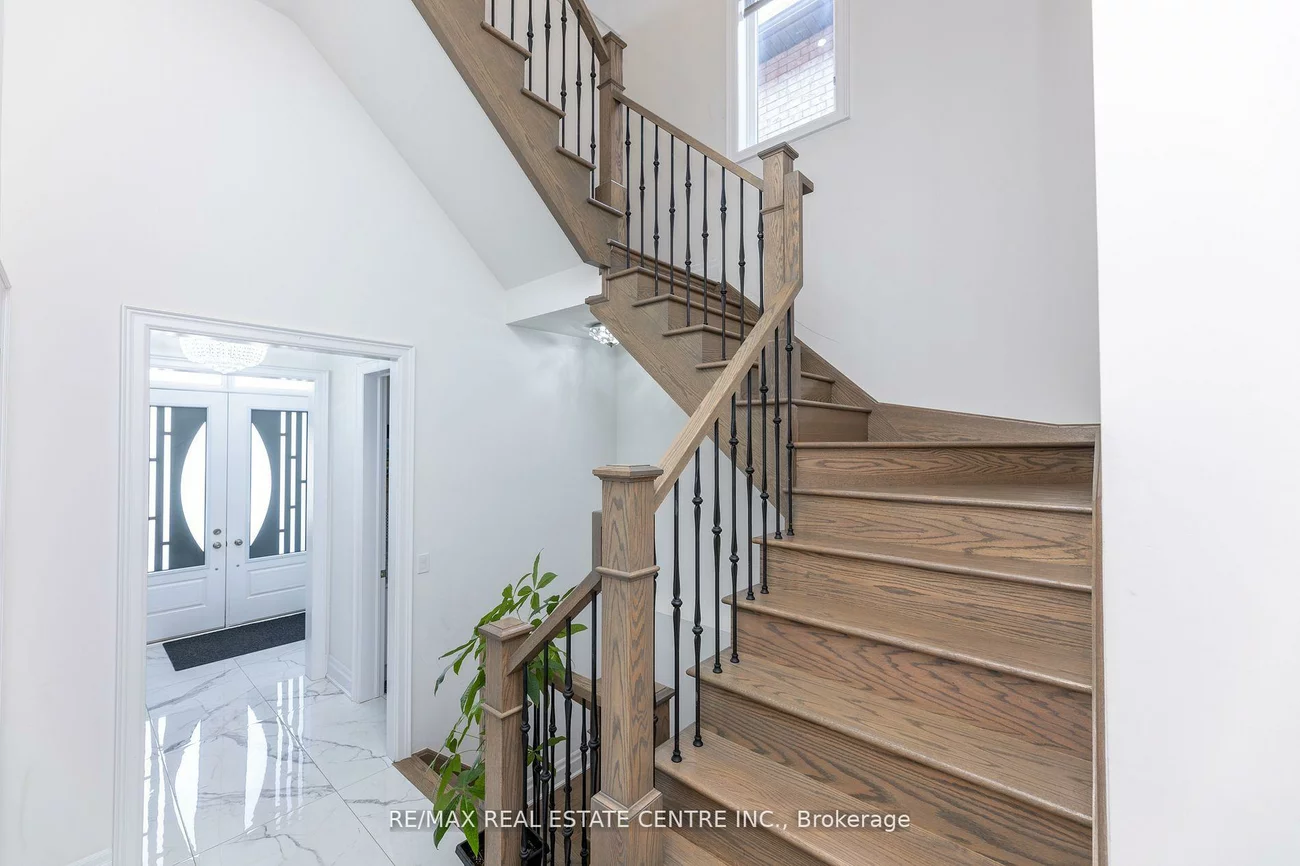 3422, Post, 1008 - GO Glenorchy, Oakville