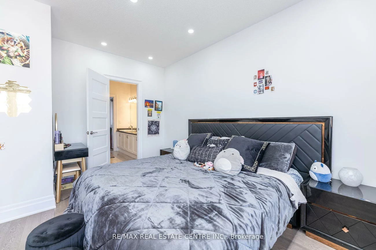 3422, Post, 1008 - GO Glenorchy, Oakville