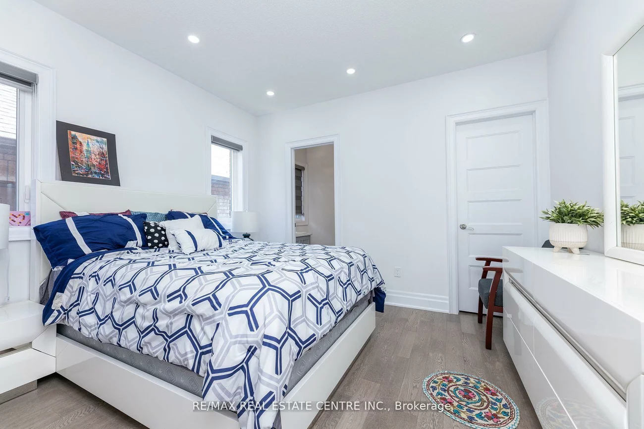 3422, Post, 1008 - GO Glenorchy, Oakville