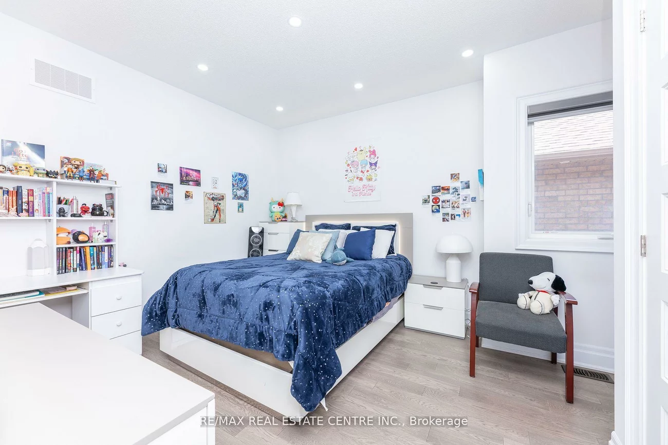 3422, Post, 1008 - GO Glenorchy, Oakville