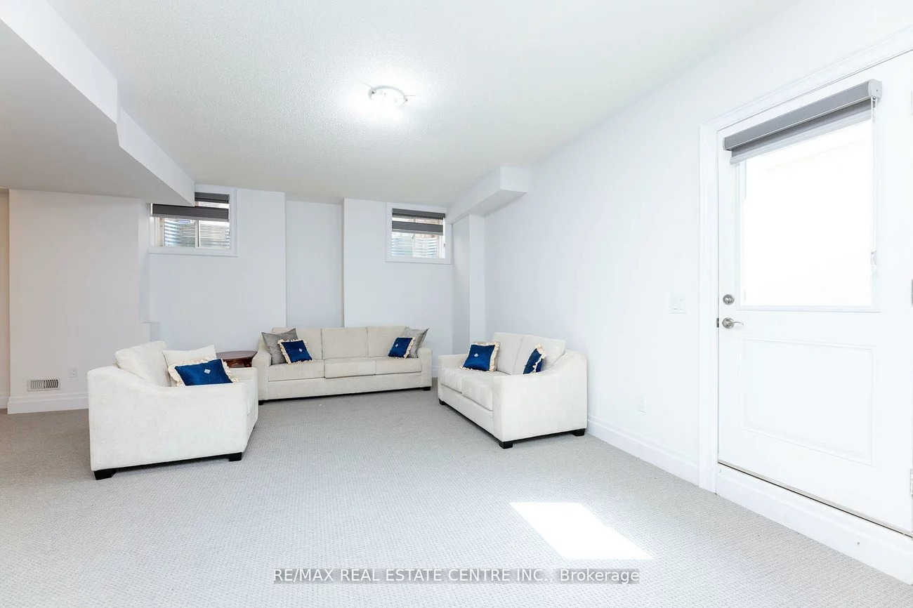 3422, Post, 1008 - GO Glenorchy, Oakville
