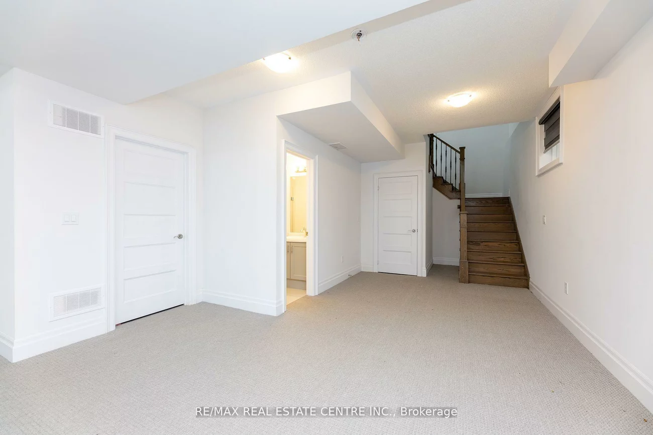 3422, Post, 1008 - GO Glenorchy, Oakville
