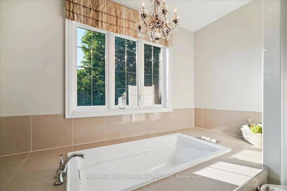 530, Hidden, 1008 - GO Glenorchy, Oakville