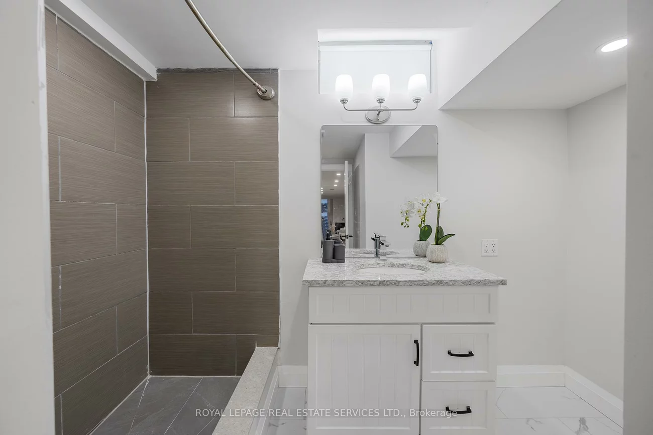3551, Wass, 1001 - BR Bronte, Oakville
