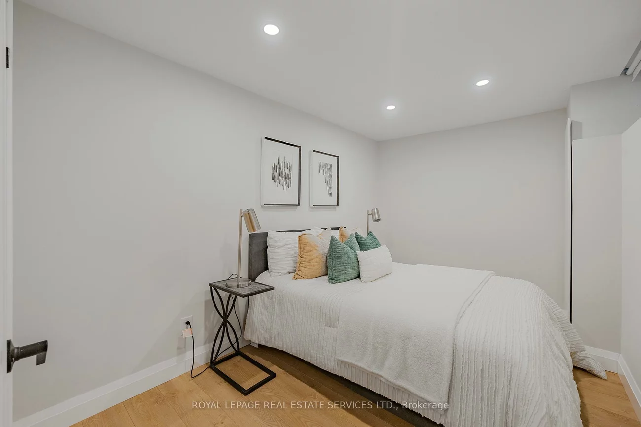 3551, Wass, 1001 - BR Bronte, Oakville
