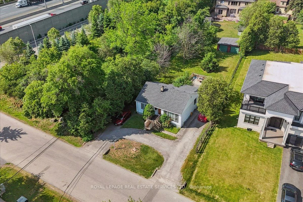 1020, Kent, 1003 - CP College Park, Oakville