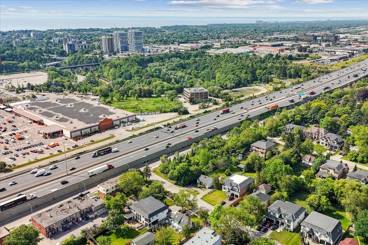 1020, Kent, 1003 - CP College Park, Oakville
