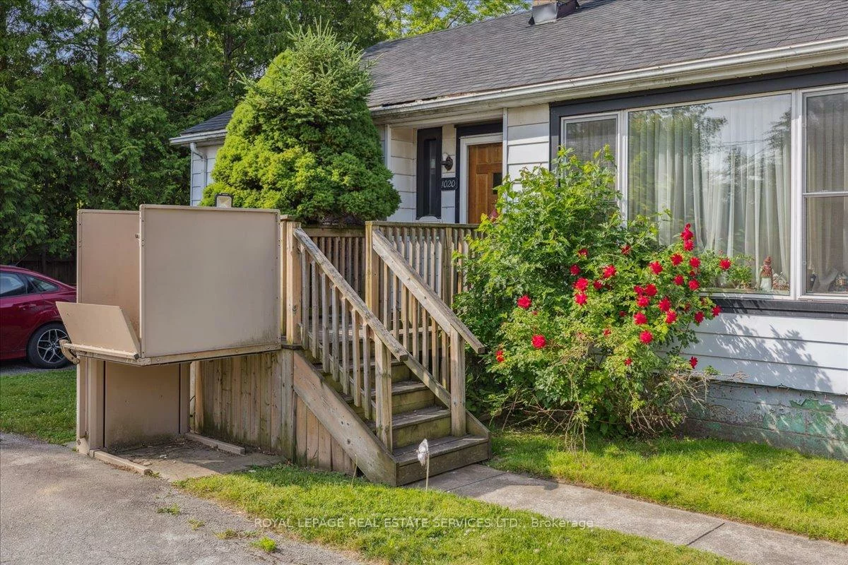 1020, Kent, 1003 - CP College Park, Oakville